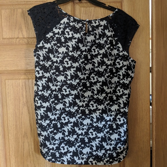 NY&CO Blue and White Floral Blouse - Picture 3 of 3